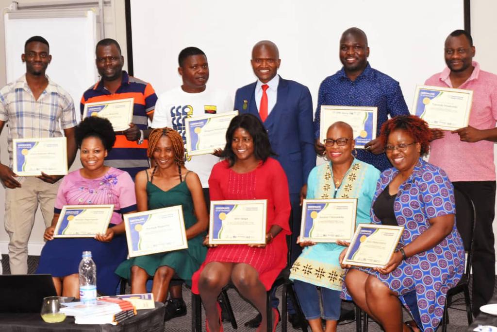 institute-of-Entrepreneurs-Zimbabwe-certificate-presentation